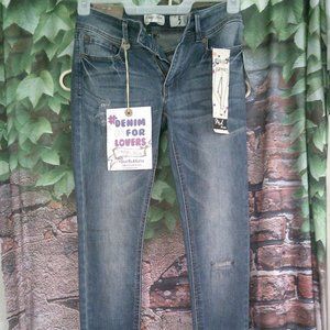 Mid-Rise Frayed Hem 5 Pocket Med. Wash Denim Jeans